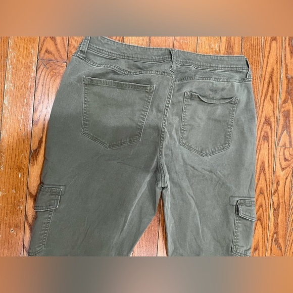 a.n.a Denim - a.n.a Women's Olive Cargo Jeans